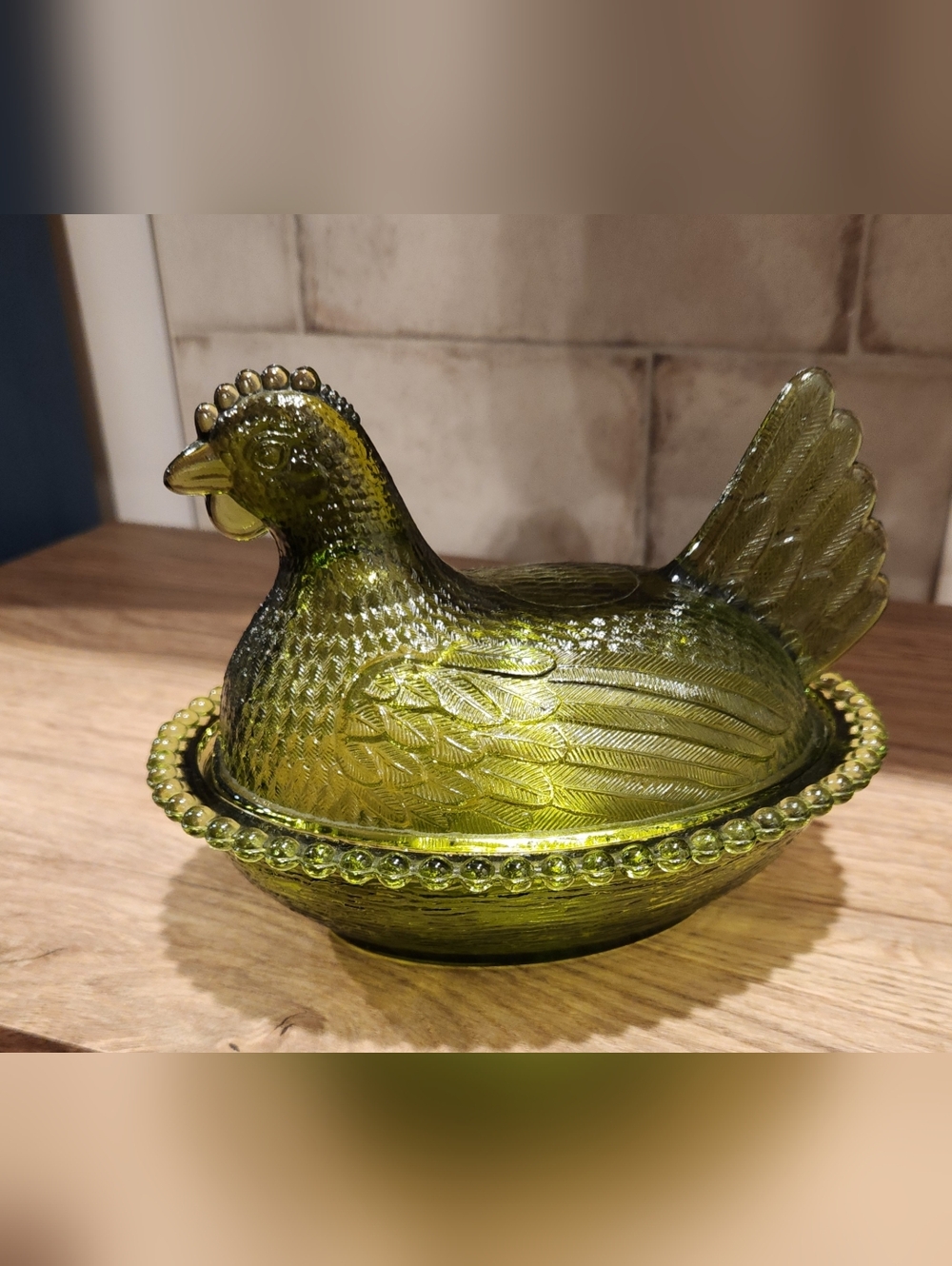 Excellent Condition  INDIANA glass hen On A Nest Glass Chicken Carnival Vintage